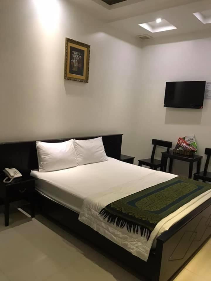 Khach San Le Hang Long Xuyen Exterior photo